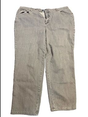 Basic Editions Women’s Light Gray Straight-Leg Jeans